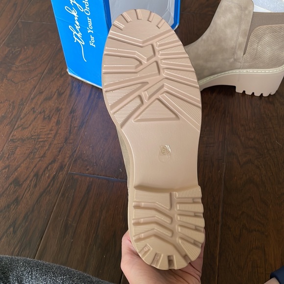 Women’s Brown NWT 9.5 Combat Fashion Booties - Picture 4 of 8